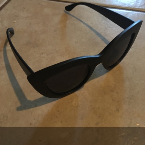 ❤️❤️❤️❤️❤️LAST ONE!!!!➰CAT EYE SUNGLASSES ➰ - Picture 5 of 5